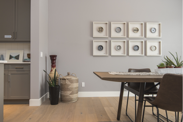 Inmobiliaria Valencia: Inmoamiga Luxury en comedor moderno con acabados actuales